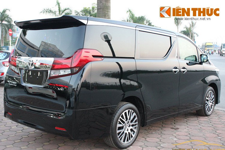 Soi “chuyen co mat dat” Toyota Alphard 4,9 ty tai Ha Noi-Hinh-4